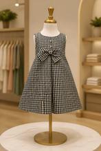 Load image into Gallery viewer, Black and White Taffeta Basic Dress